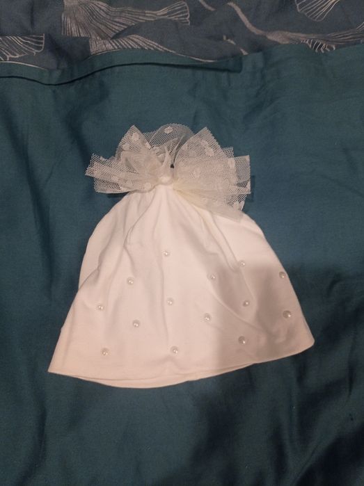 Piękna czapeczka idealna do chrztu