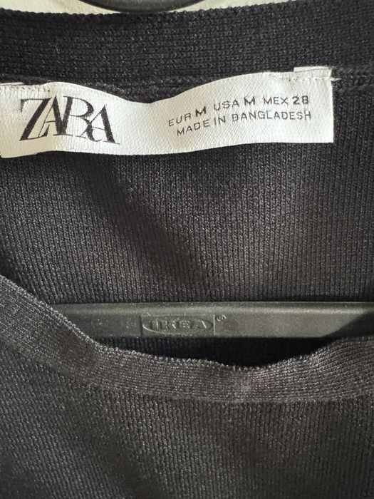 Czarna, krotka bluzka na grubych ramiaczkach Zara M, krotszy kroj, grubszy material