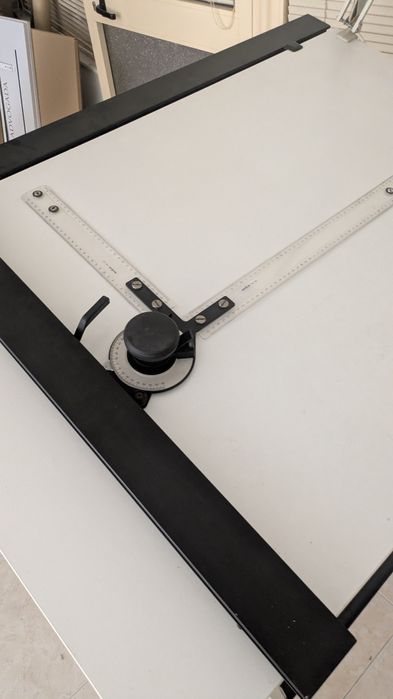 Estirador  com máquina de desenho molin