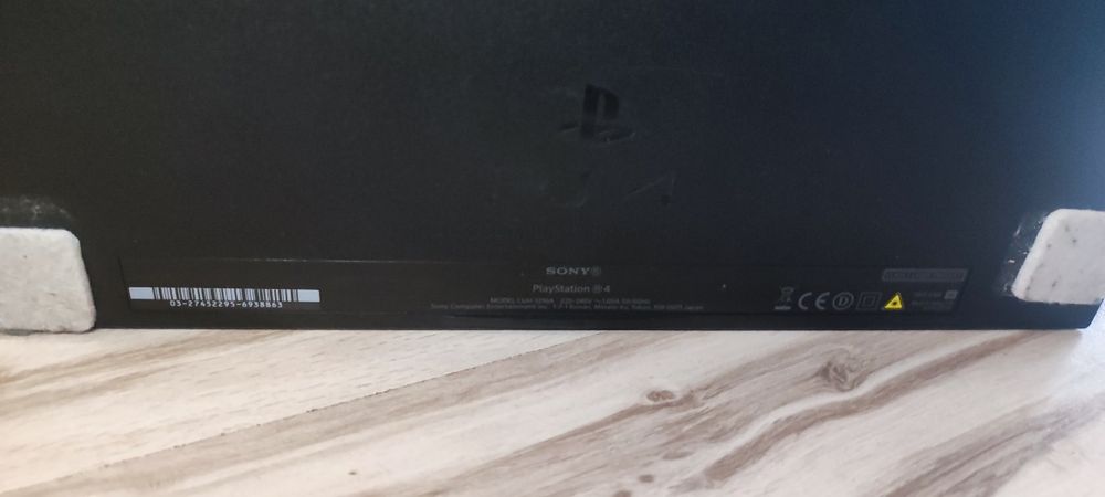 Konsola PlayStation 4