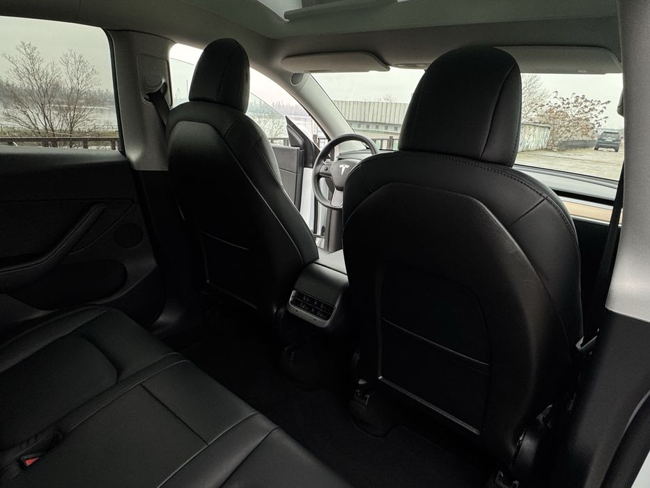 Tesla y, в гарному стані