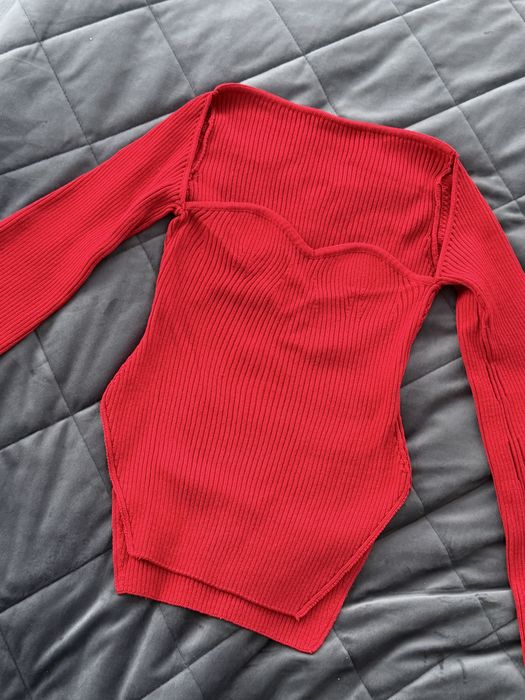 Кофтинка з відкритим декольте