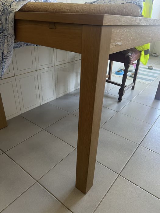 Mesa de jantar/cozinha.