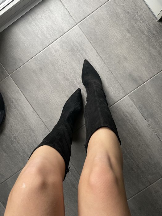 Високі чоботи на підборах. 37 розмір.