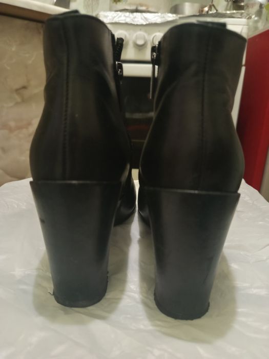 Жіночі ботильйони Gino Rossi