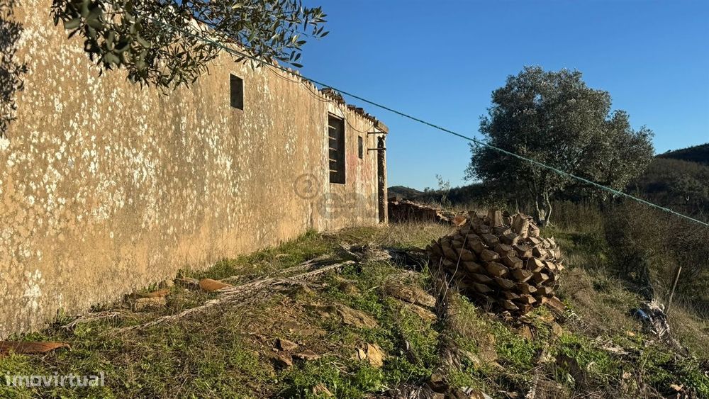 2 Moradias para recuperar em Terreno com 12000m2-Santana da Serra — Santana da Serra, Beja