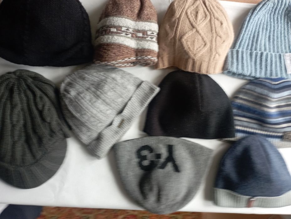 Шапки чоловічі та жіночі