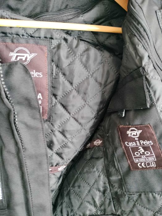 Blusão Mota Feminino M. Com forro amovível e resistente à agua.