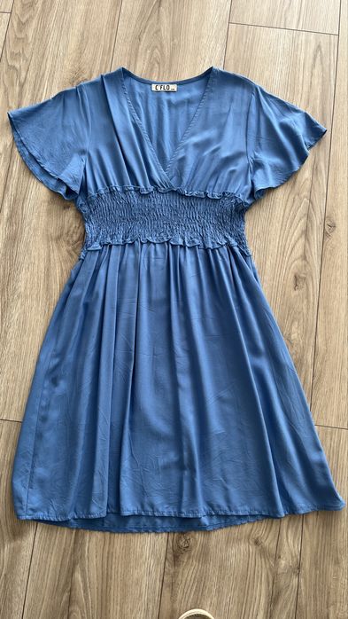 Niebieska sukienka  S/M  z marszczoną talią – nowa bez metki