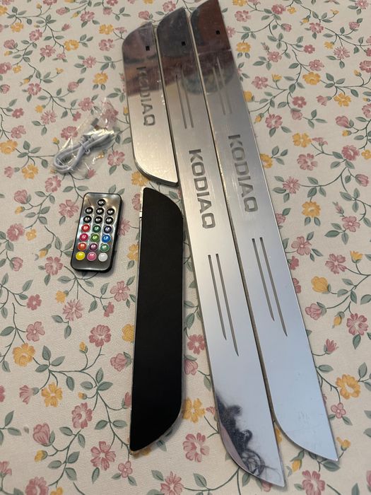 Soleiras LED Škoda Kodiaq (RGB) – Novas, com comando