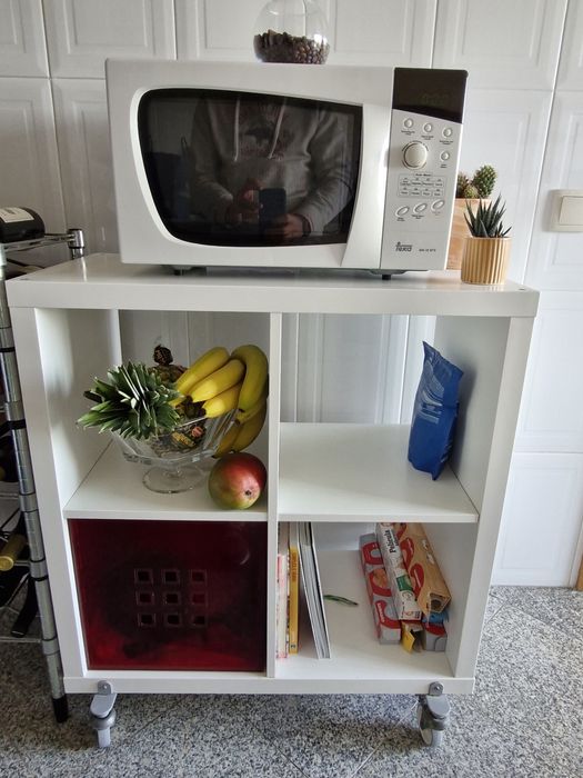 Micro-ondas Teka MW 20 BFS + Móvel com Rodas (opcional)
