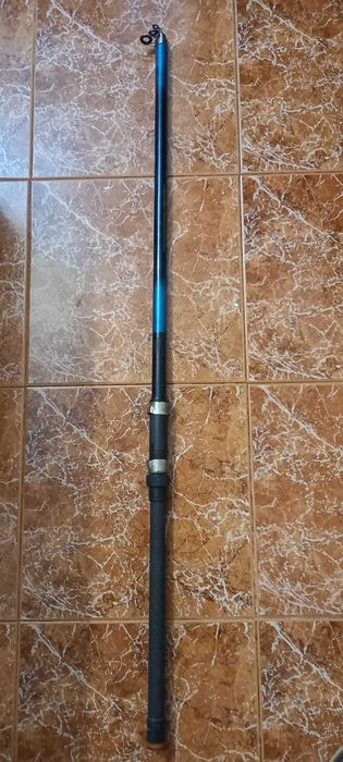 chumbeiras e canas de pesca + barbatanas + carrinhos + o colos