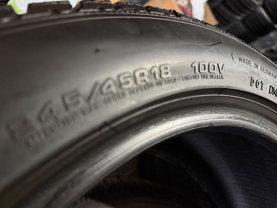 245/45/18 Goodyear UltraGrip 8 Performance 245/45 R18 100V XL MOE Run Flat *