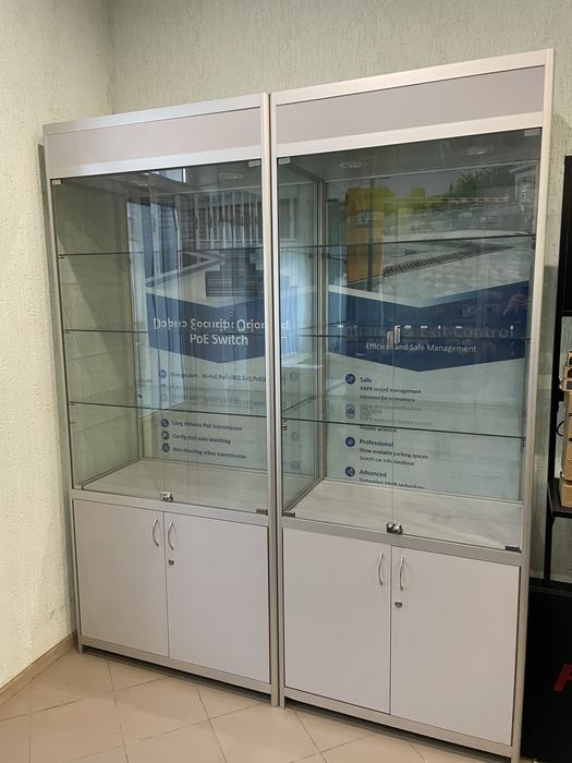 Продам вітрини скляні