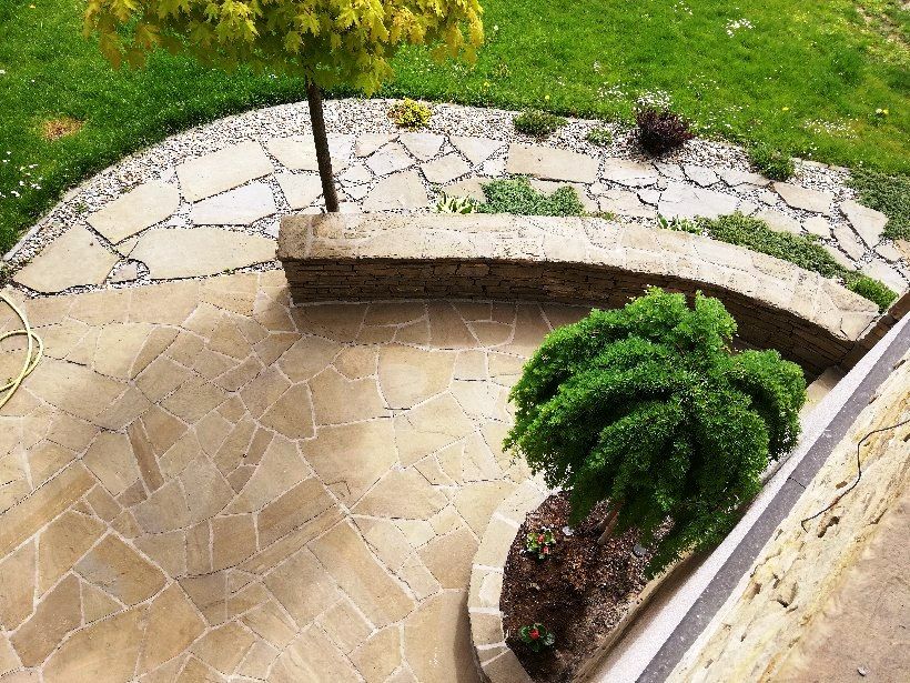 Twardy kamień naturalny piaskowiec na posadzki