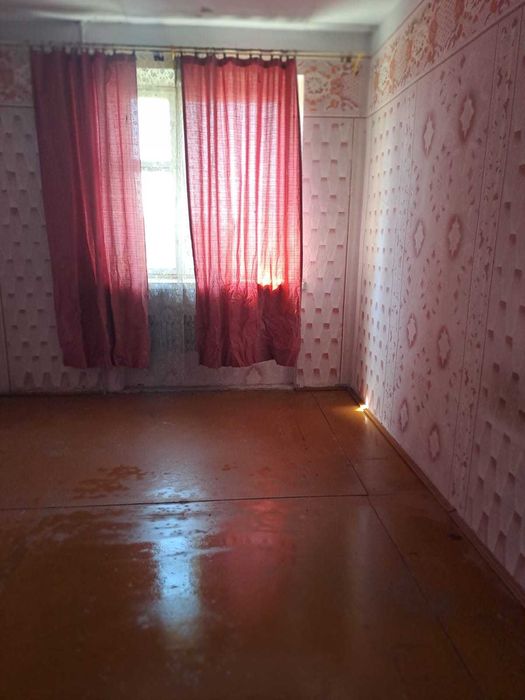 Продається простора 4-кімнатна квартира в с. Хутір-Будилів!