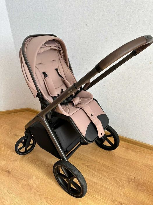 Продаю коляску Carrello Vector 2 в 1 + автолюлька Carrello Vega. Колір Cupcake Beige.