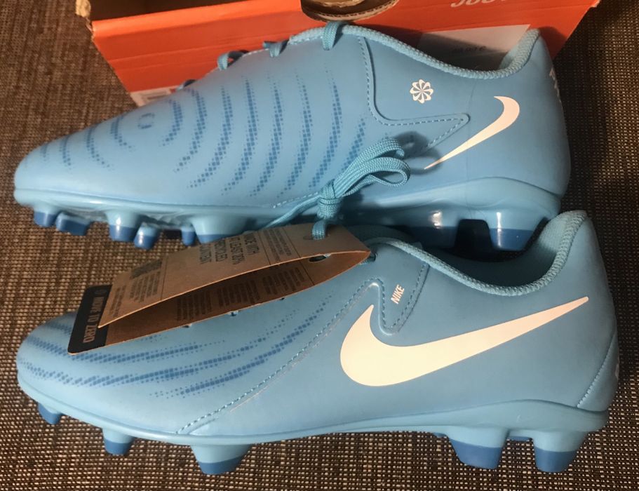 Chuteiras NIke Phantom GX II Club FG/MG