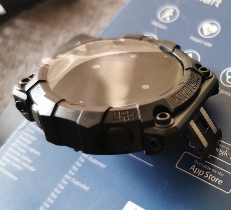 Smartwatch w typie G-Shocka, sportowy wygląd, duży, masywny, nowy