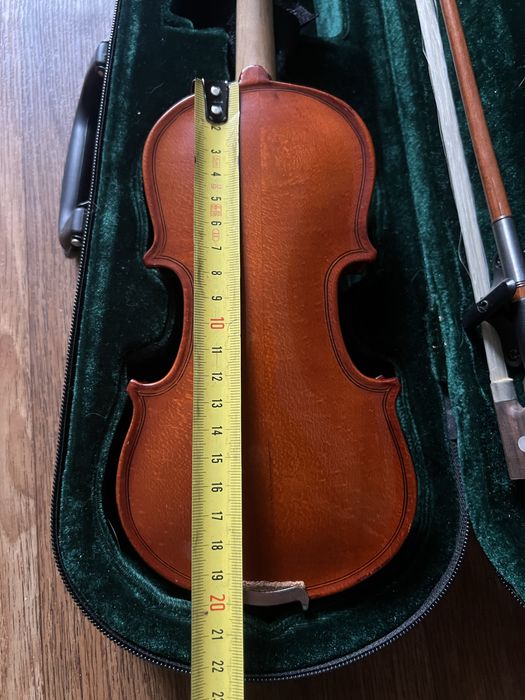 На подарок ребенку самая маленькая  скрипка 1/32
