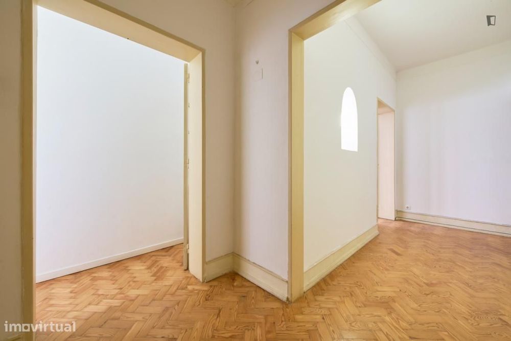 Quarto - localizado em Entrecampos Lisbon