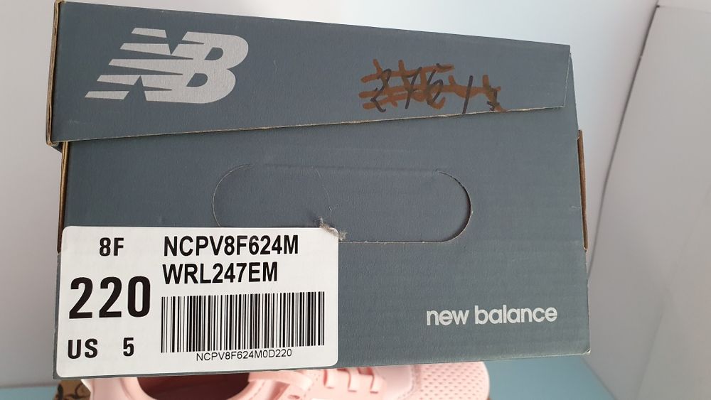 Buty damskie  New Balance modny kolor Rozmiar 35  /  wkładka 22 cm