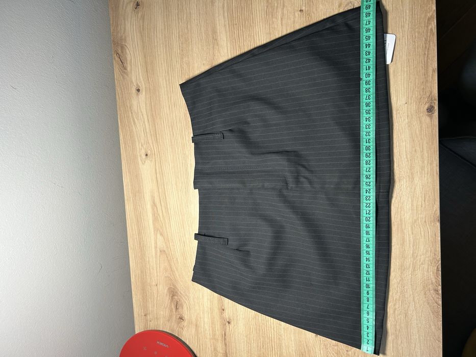 Чорна міні спідниця у смужку