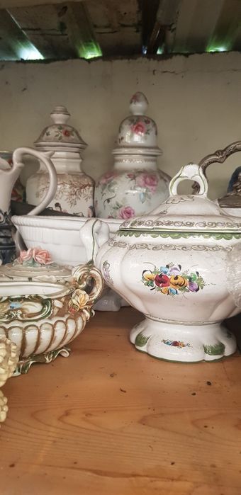 Várias loiças antigas