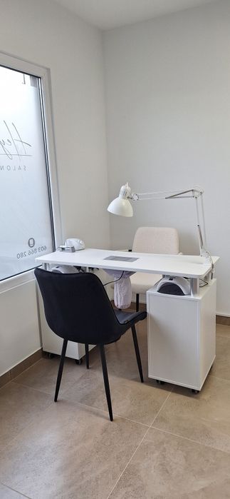 Stanowisko stylizacji paznokci - manicure - pedicure