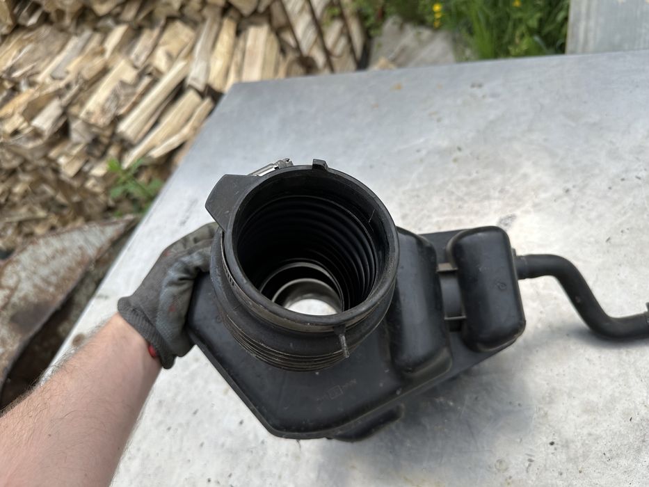 Патрубок повітряного фільтра Nissan Murano 3.5i 24v Z50 Мурано 9Y504