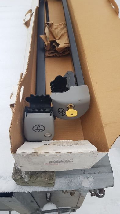 Toyota Avensis bagażnik dachowy na rylingi oryginał PZ403-T5621