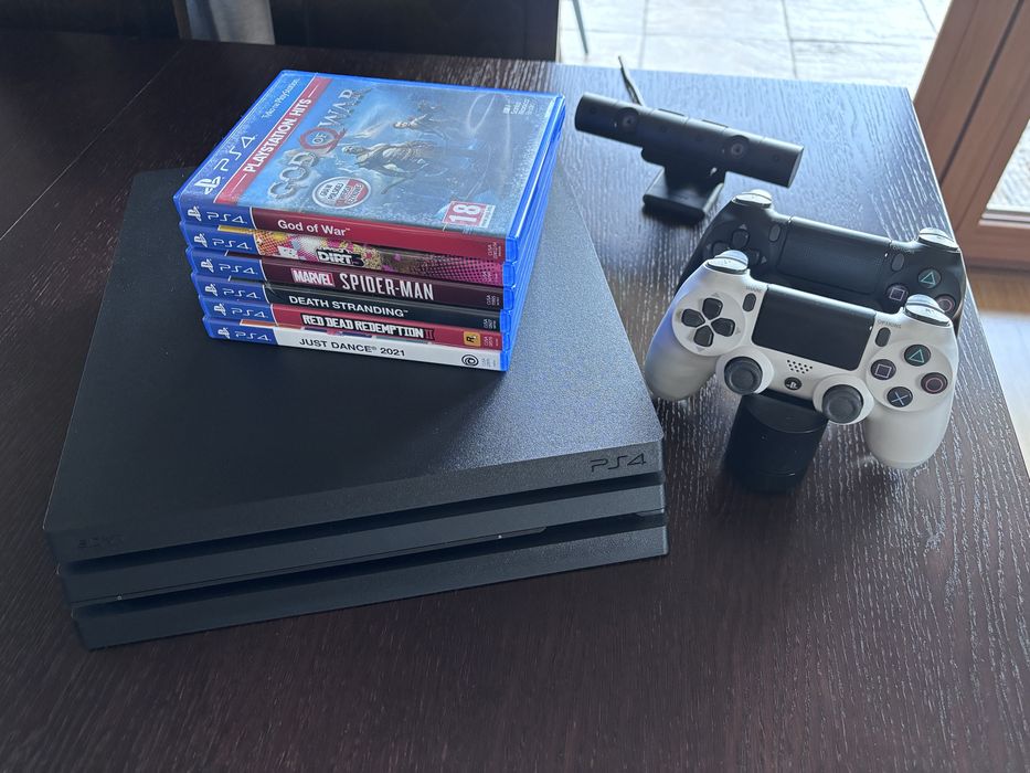 PS4 PRO  1TB, 2 pady, kamera, ładowarka, 6 gier - 999