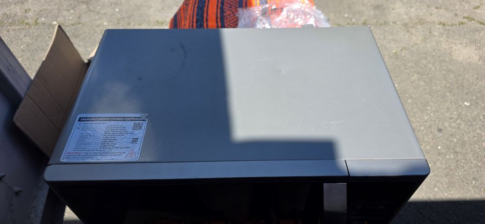 Продам мікрохвильову піч Samsung MS23F302TAS/UA в відмінному стані.