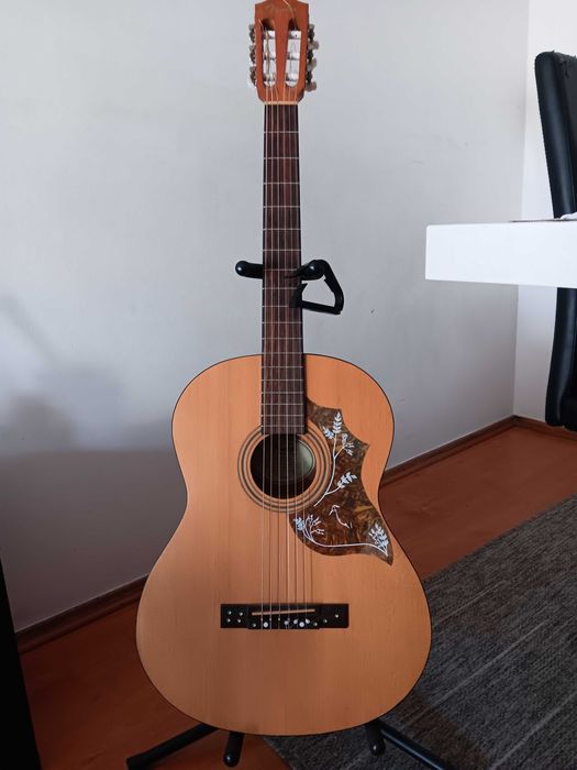Violão Fender , pouco uso e em perfeito estado, encordamento D'dario novas