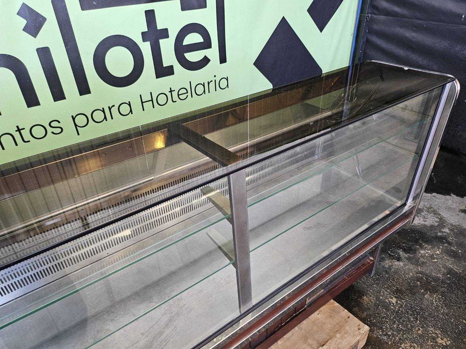 Vitrine refrigerada com 2m