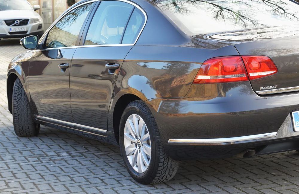 Volkswagen Passat _NISKI PRZEBIEG 175 Tys!_Klima_NAVI_Tempomat_Hak_Stan SALONOWY!