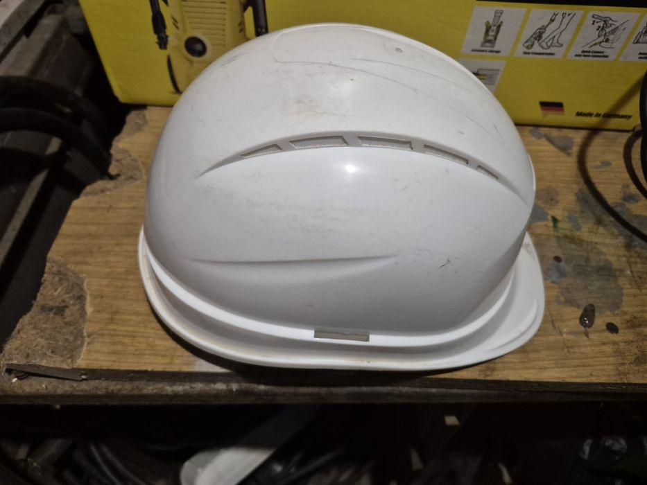 Каска будівельна