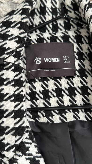 Жіночий твідовий піджак