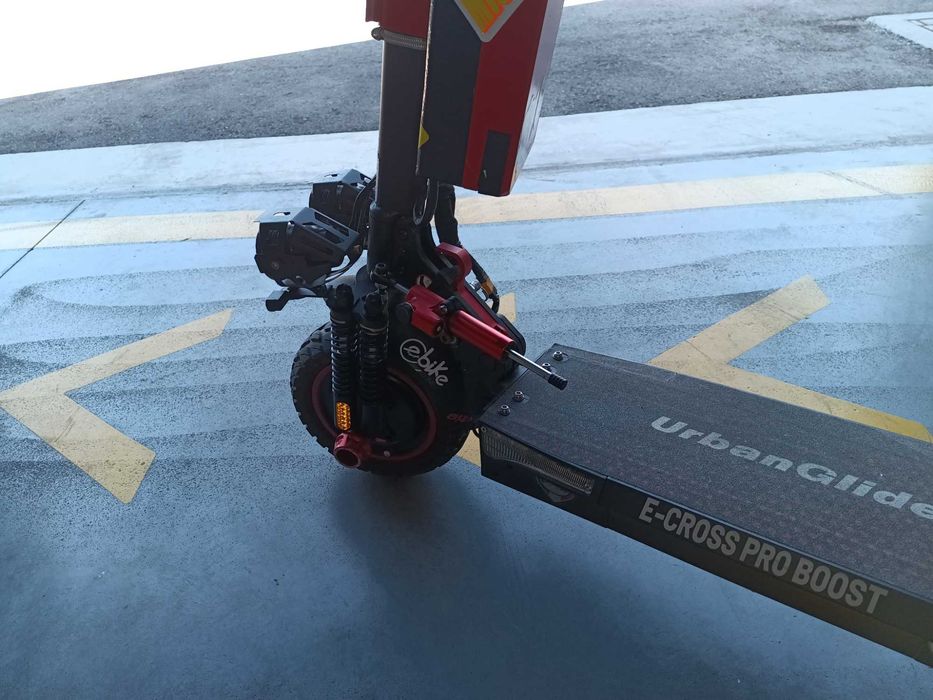 Trotinete urbenglide e-cross pro boost