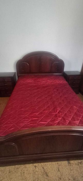 Móveis de quarto em bom estado.