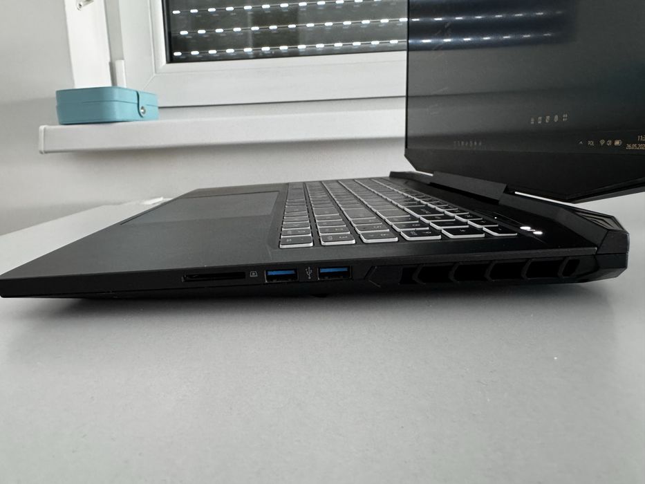Laptop DreamMachines 17.3cali