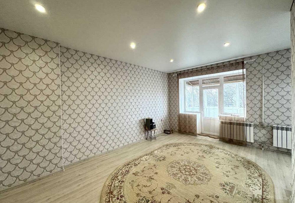 продаж 2 кімн сталінки Садова 2 поверх ремонт,гараж,закритий двір