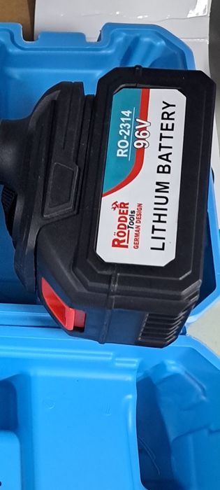 Piła akumulatorowa 8cali 2x akumulator  6ah walizka 2 łańcuchy 2x prow