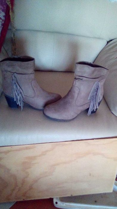 Botas de camurça praticamente Novas
