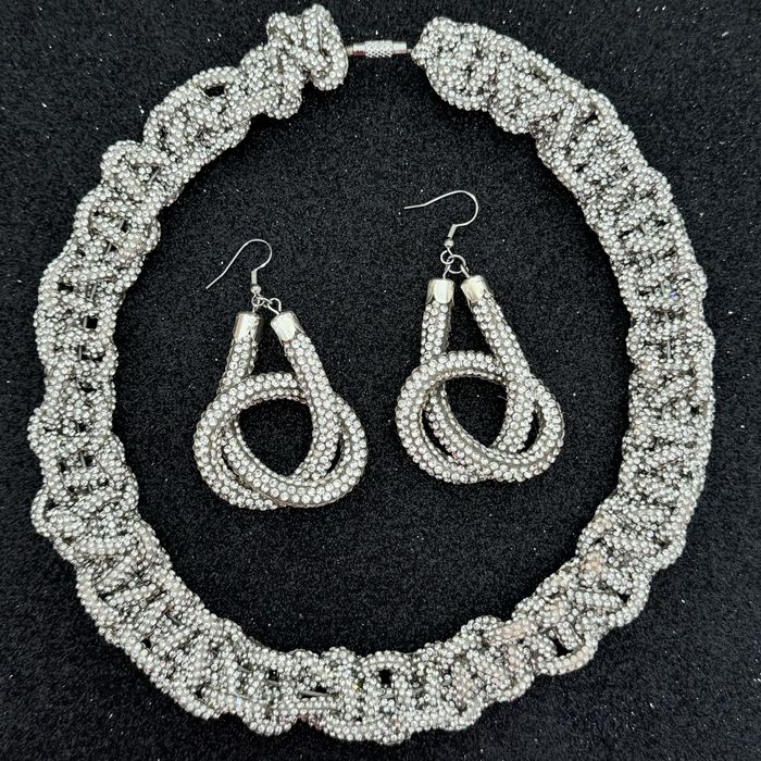 Кольє та сережки зі стразового шнура