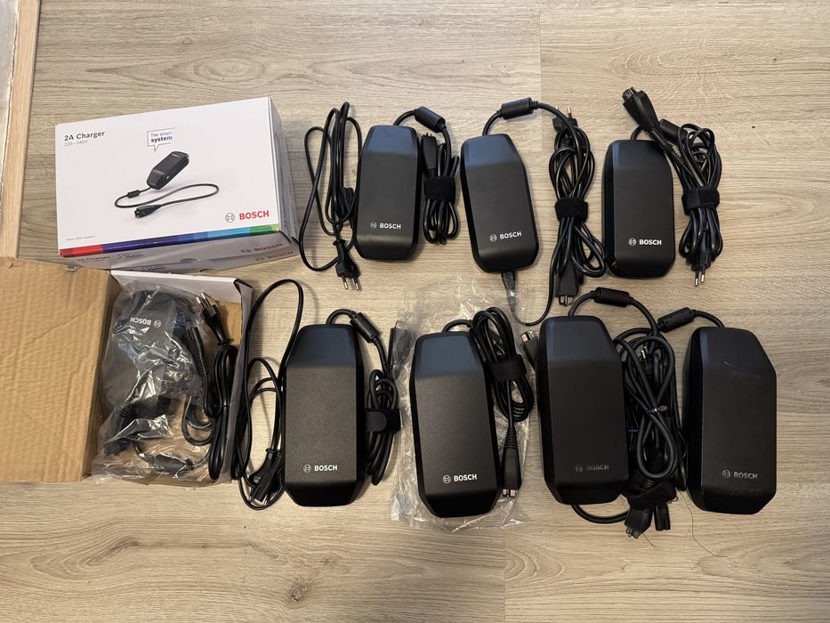 Зарядний пристрій Bosch Smart 2A 4A