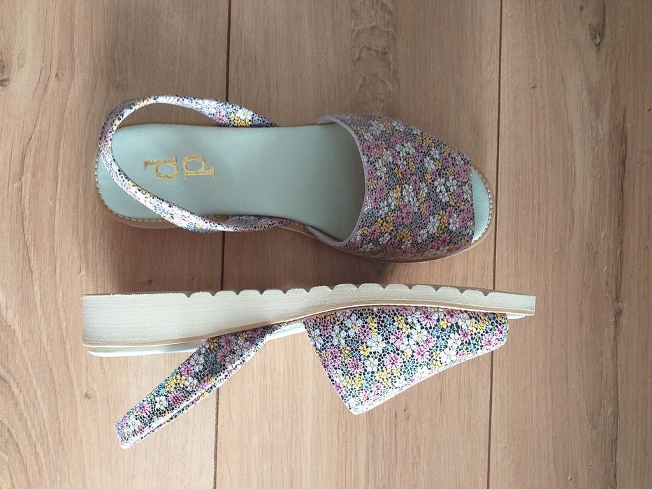 NOWE KULIG 39/40 skóra naturalna sandały klapki buty open toe kwiaty