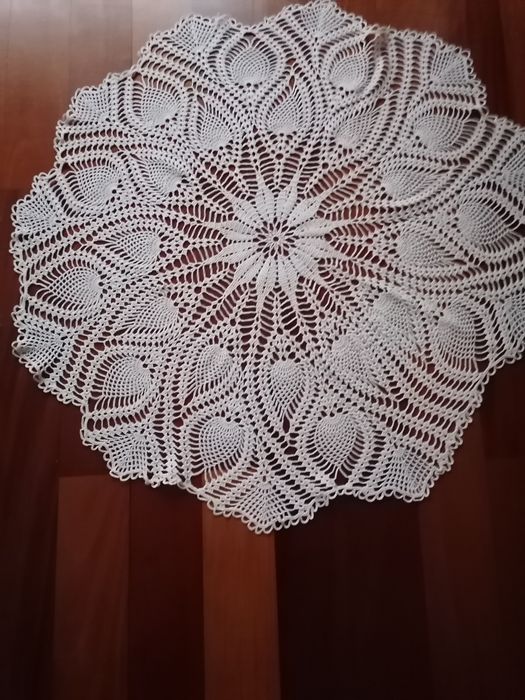 Conjunto de  5 naprons bordados a mão
