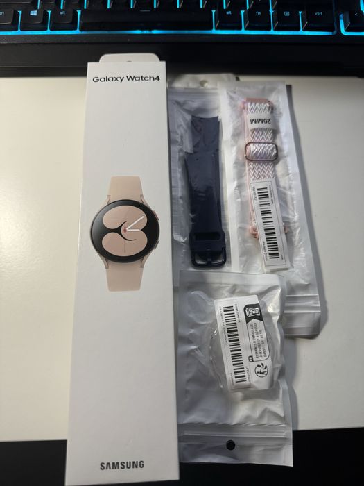 Samsung Galaxy Watch 4 pink gold