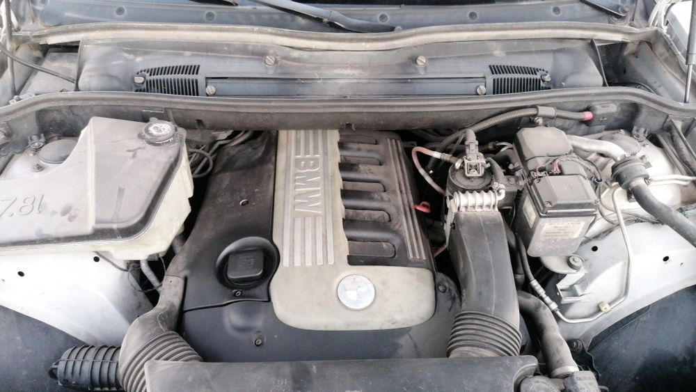 Mecanico em casa para cuidar da sua viatura. 9